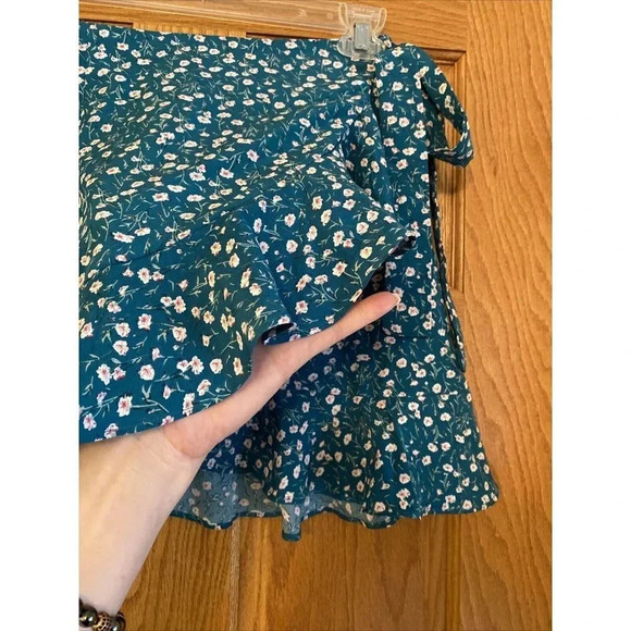 SHEIN Ruffled Mini Skater Skirt Women’s Size S Green Floral Swiftie - Picture 1 of 5